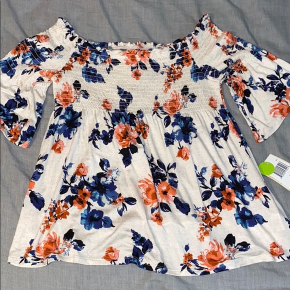 Off the shoulder shirt - Picture 1 of 3